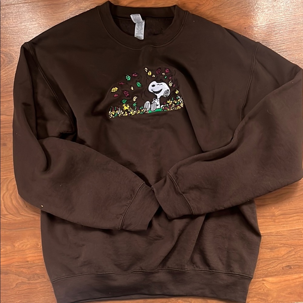 Gildan Brown Crewneck Sweater with Snoopy Design